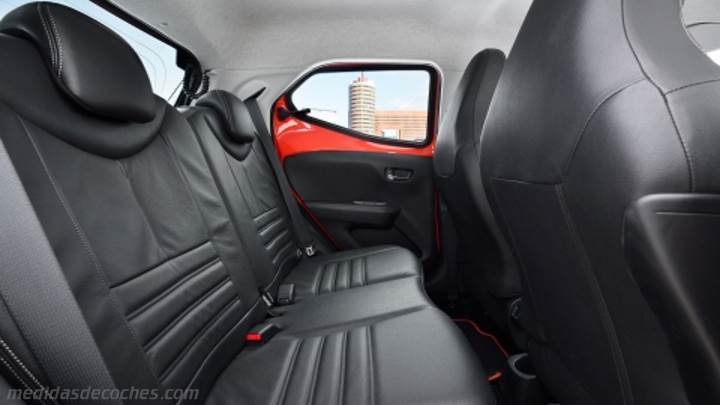 Interior Toyota Aygo 2015