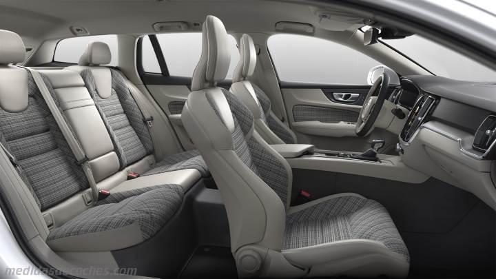 Interior Volvo V60 Cross Country 2019