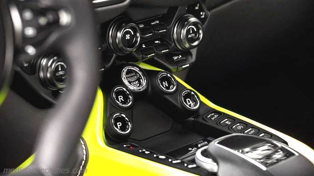 Detalle interior del Aston-Martin Vantage Coupe