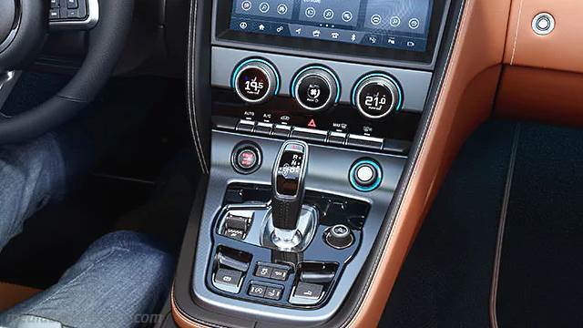 Detalle interior del Jaguar F-TYPE Coupé