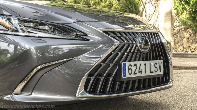 Detalle exterior del Lexus ES