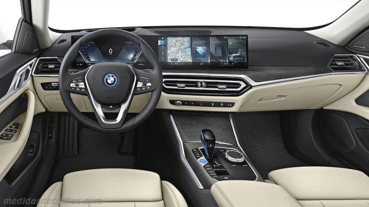 Salpicadero BMW i4 2022