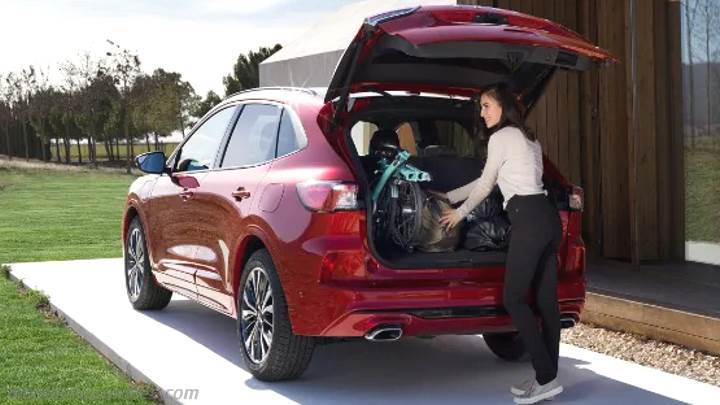 núcleo caballo de Troya obispo Medidas Ford Kuga, maletero, dimensiones y electrificación