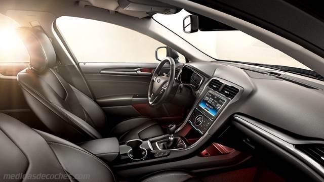 Interior Ford Mondeo 2015