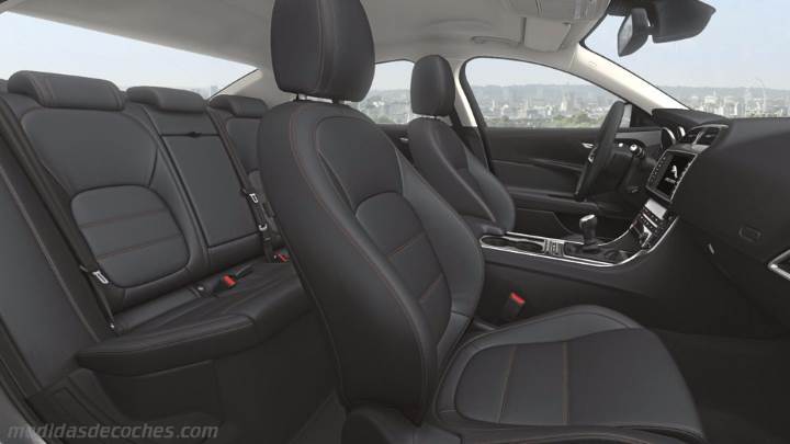 Interior Jaguar XE 2015