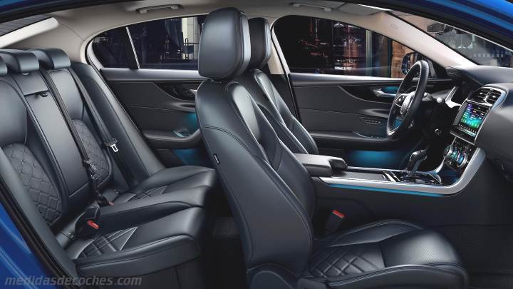 Interior Jaguar XE 2019