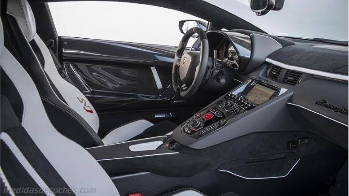 Interior Lamborghini Aventador SVJ 2019