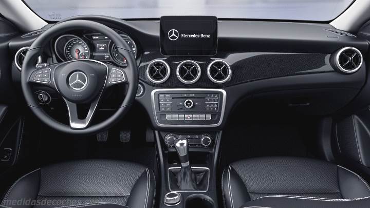 Salpicadero Mercedes-Benz CLA Coupé 2016