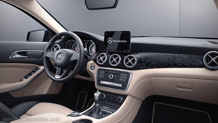 Salpicadero Mercedes-Benz GLA 2017