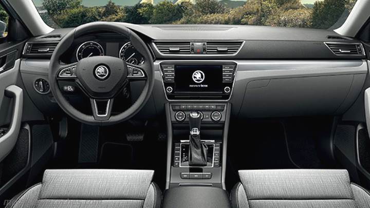 Salpicadero Skoda Superb 2015