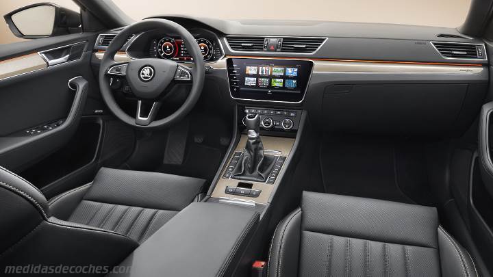 Salpicadero Skoda Superb Combi 2019