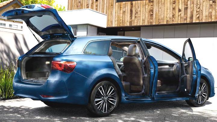 Interior Toyota Avensis Touring Sports 2015