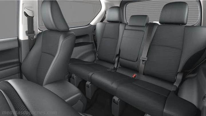 Interior Toyota Land Cruiser 3p 2018