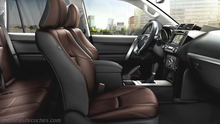 Interior Toyota Land Cruiser 5p 2013
